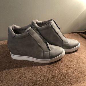Wedge sneakers
